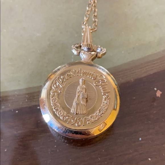 Avon designer 17 jewel watch with chain and case - Picture 9 of 12